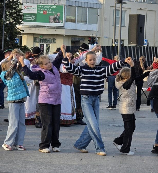 Vaižgantukai akcijos renginyje ,,Visa Lietuva šoka’’