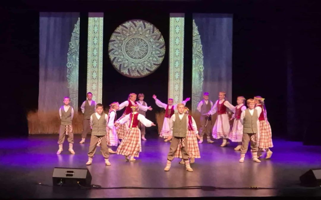 Ketvirtokai tarptautiniame liaudiškų šokių festivalyje